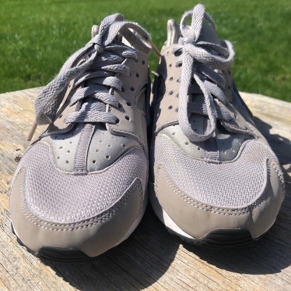 Nike Huaraches Size 4 - Picture 2 of 4